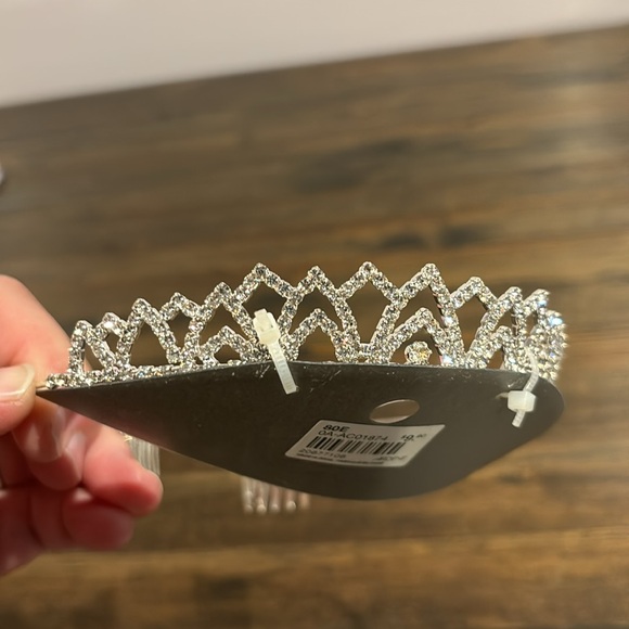 Adrene rhinestone decorative tiara New - Picture 5 of 5